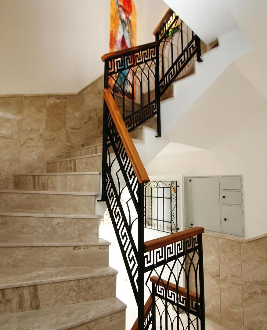 Cesme Kale Tas Apart شقة