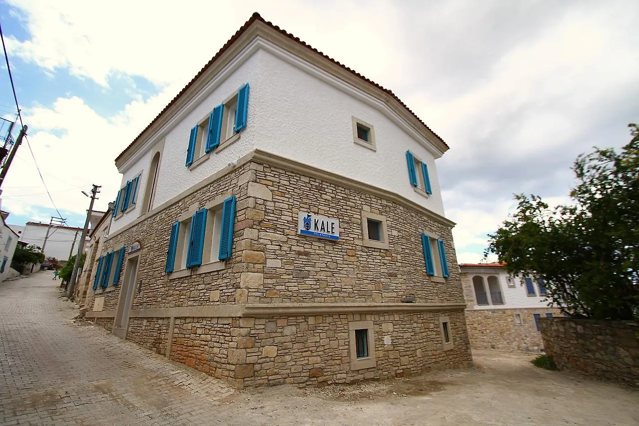 Cesme Kale Tas Apart 0*,